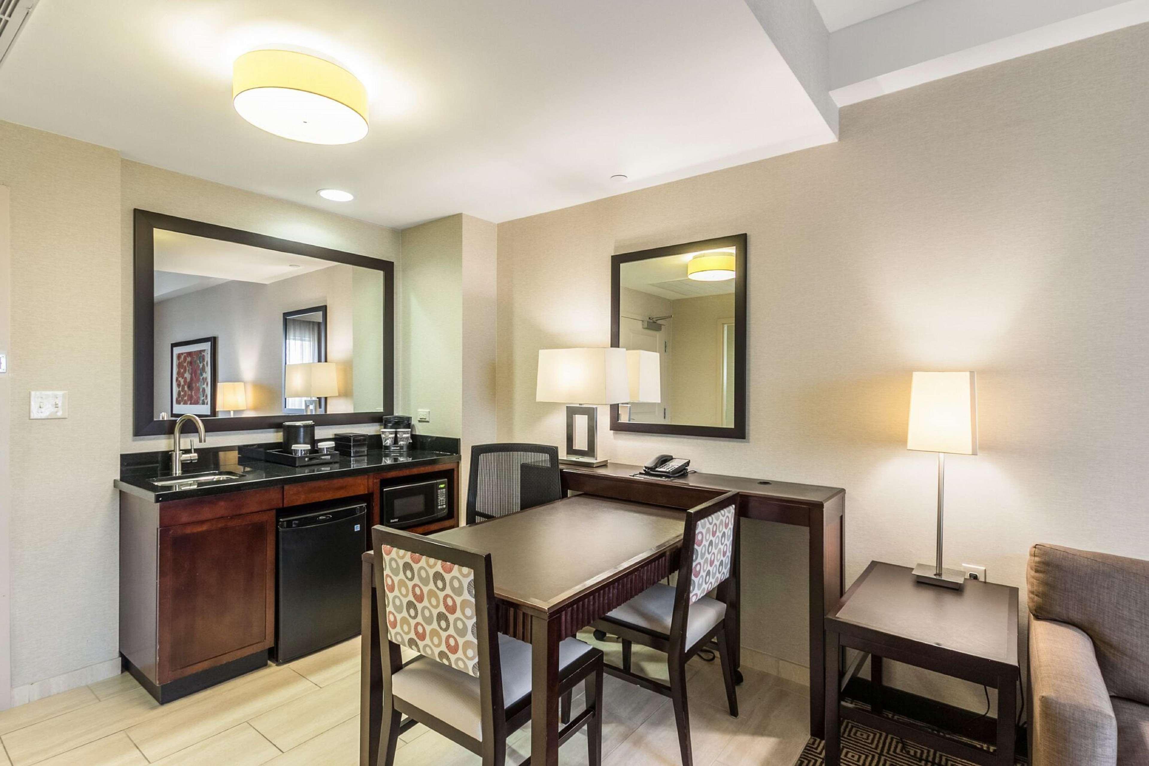 Embassy Suites By Hilton Newark Airport Элизабет Экстерьер фото