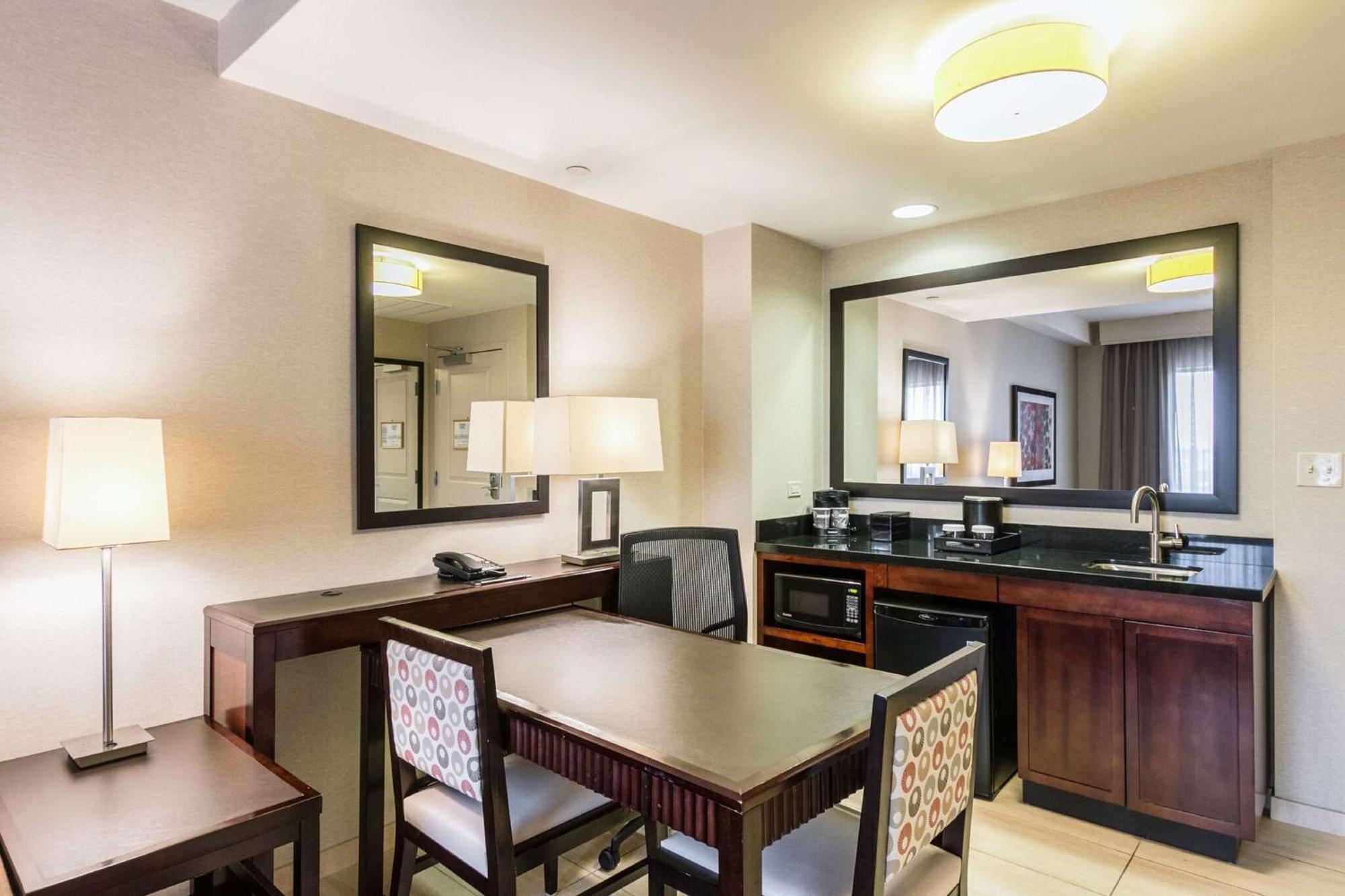Embassy Suites By Hilton Newark Airport Элизабет Экстерьер фото